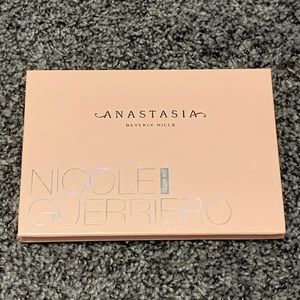 Nicole Guerriero Highlight Palette